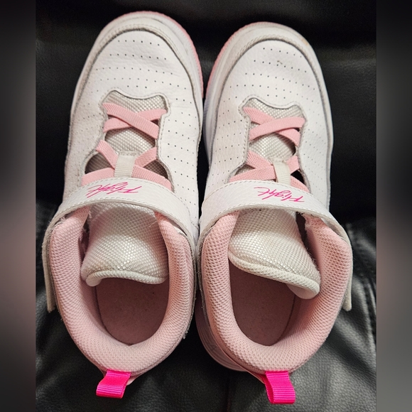 Nike Jordan Max Aura 5 - Girls  size 1.5y  (20.5 Cm). White with pink - Picture 6 of 6